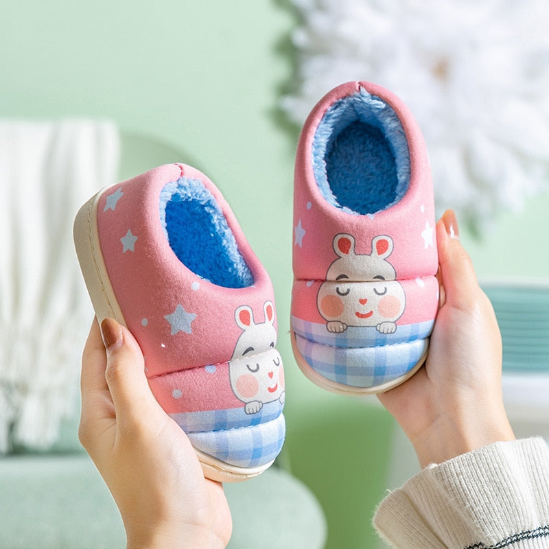 Pantufa Infantil Coelhinho - Pelúcia, Flexível e Antiderrapante